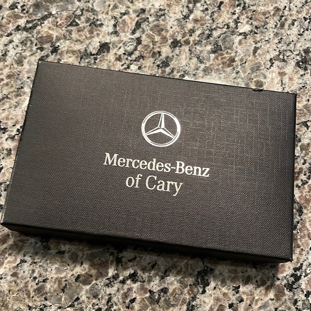 Mercedes Benz Box with keychain & pen
